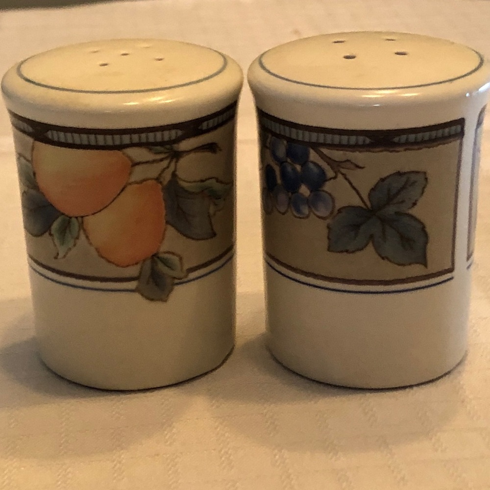 Mikasa Garden Harvest salt and pepper shakers